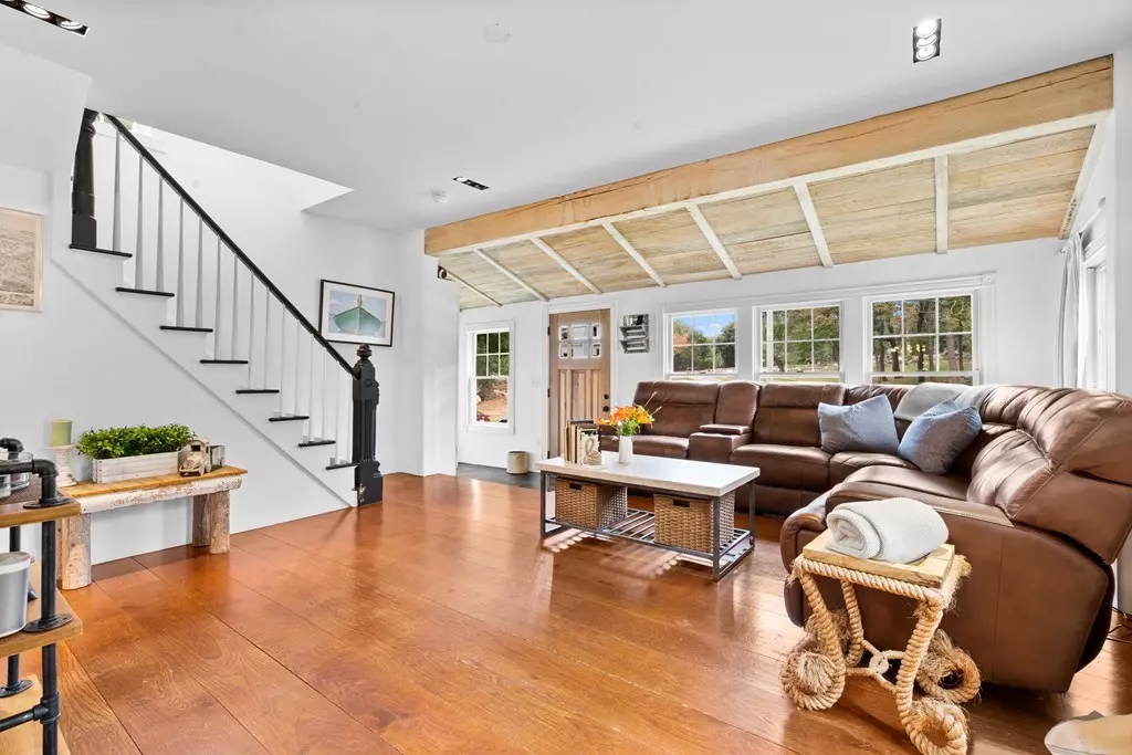 Hingham, MA 02043,76 Canterbury St