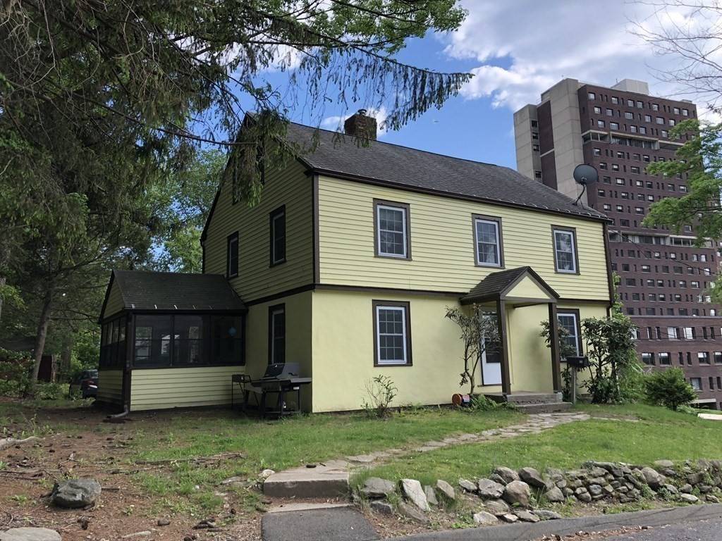 Amherst, MA 01002,12 Sunset Ct