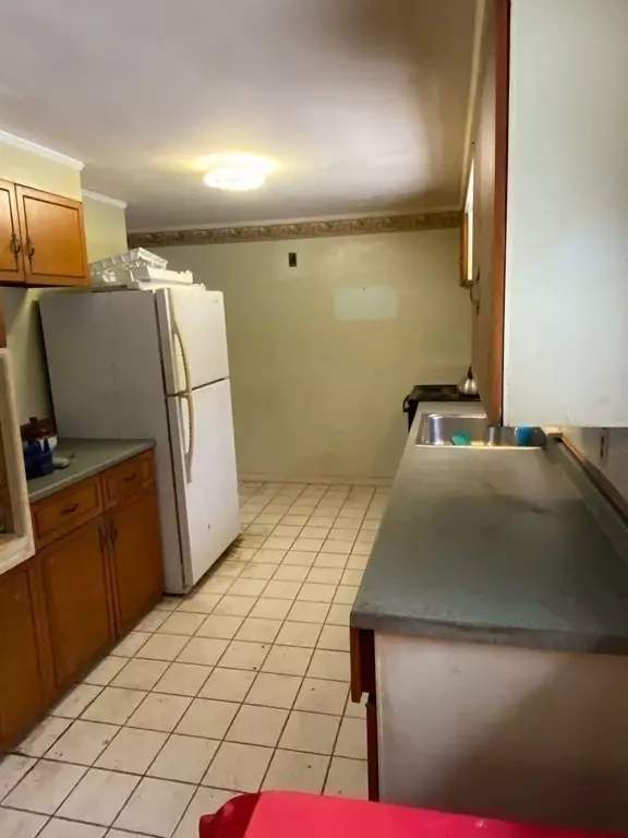 Topsfield, MA 01983,1 Birch Lane