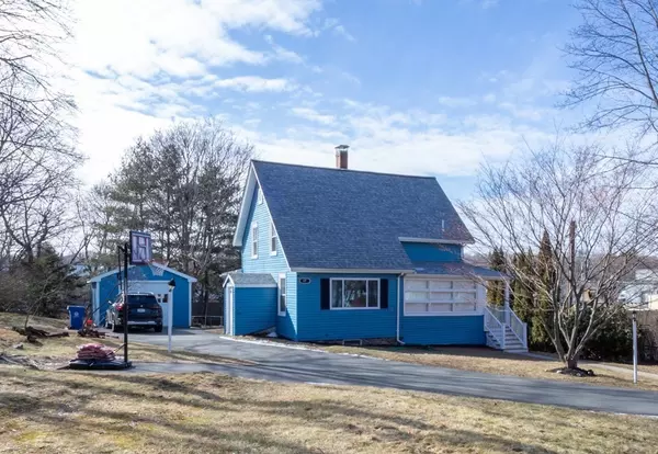 17 Preston St, Wakefield, MA 01880