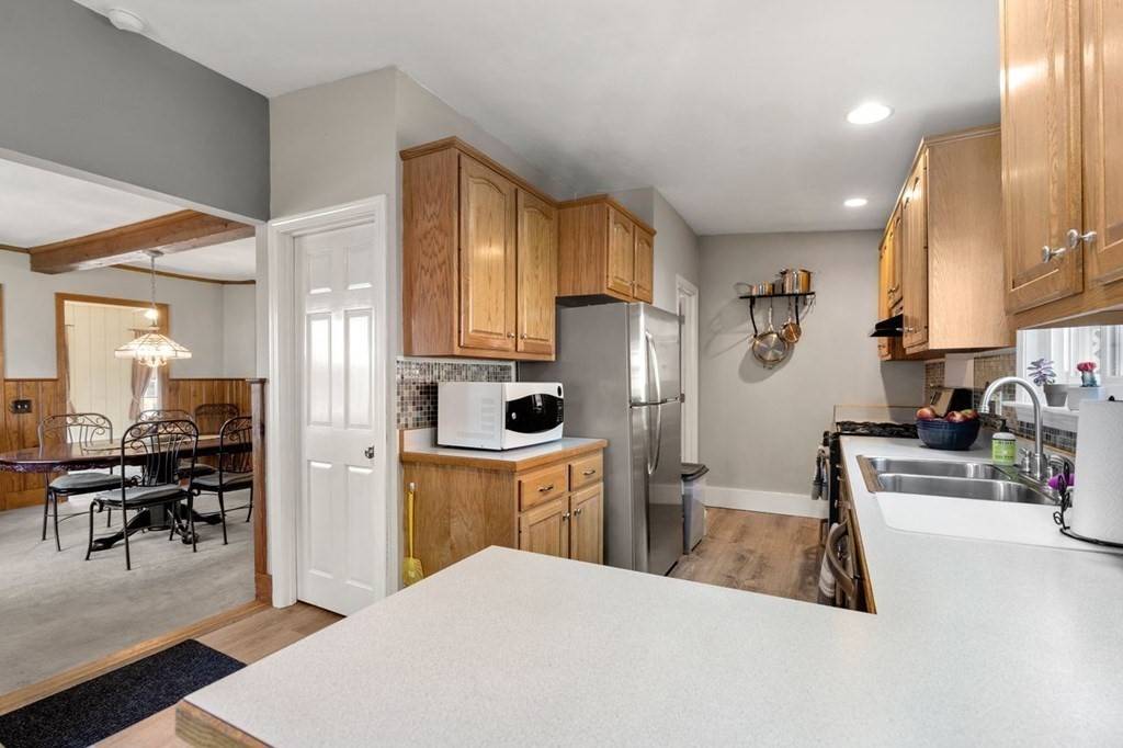Amesbury, MA 01913,23 Merrimac St