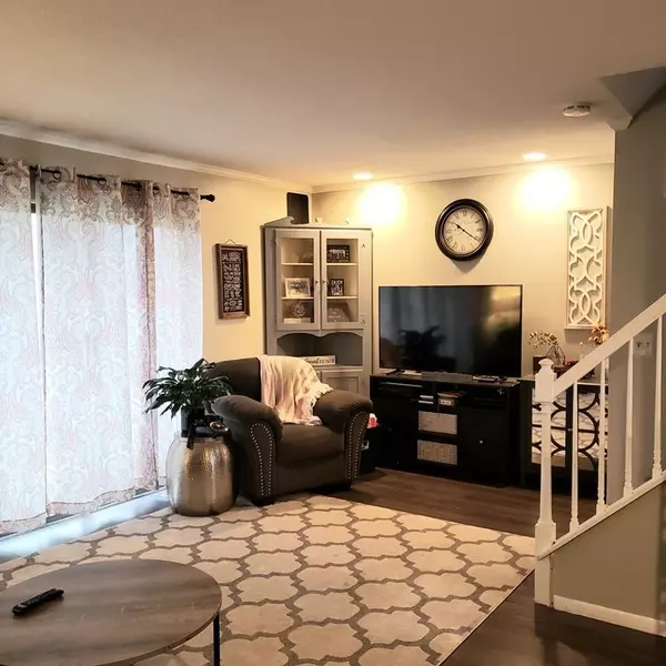 Agawam, MA 01001,13 Beekman Pl #13