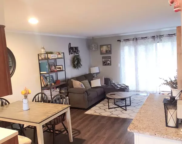 Agawam, MA 01001,13 Beekman Pl #13