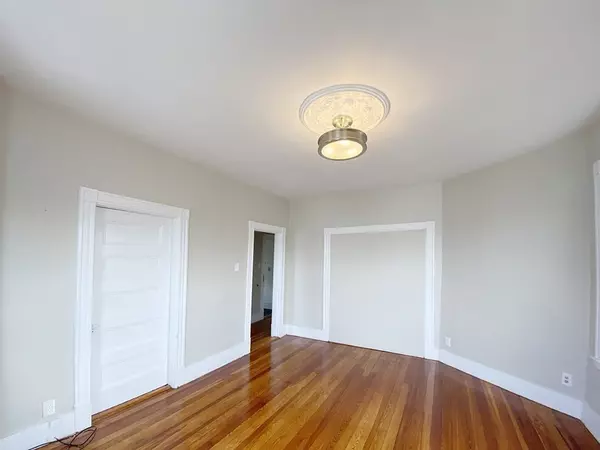 Boston, MA 02128,17 Breed Street #3