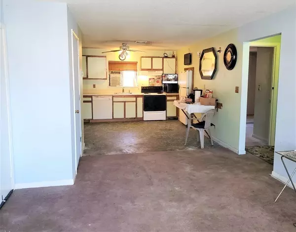 Fall River, MA 02720,5455 N Main St #16F