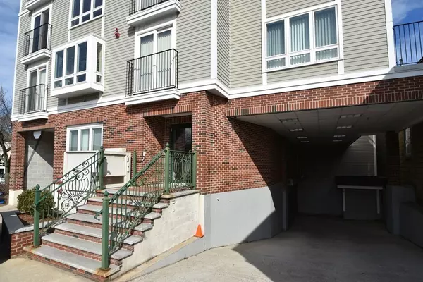 Watertown, MA 02472,24 Arsenal Street #4C