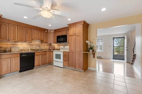 Millis, MA 02054,16 Pine View #16