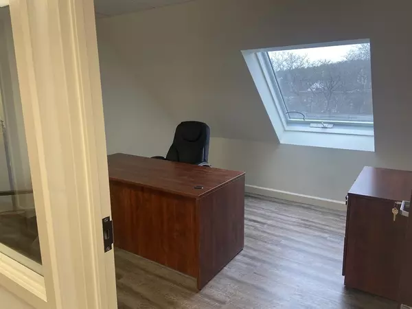 Manchester, MA 01944,40 Beach St #301