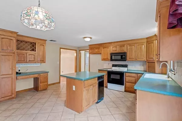Abington, MA 02351,64 Old Farm Rd