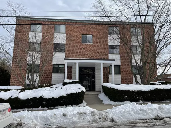 100 Grandview Ave #3B, Quincy, MA 02169