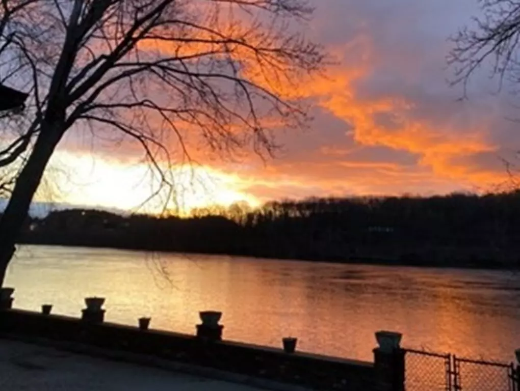 Agawam, MA 01001,1012 River Rd