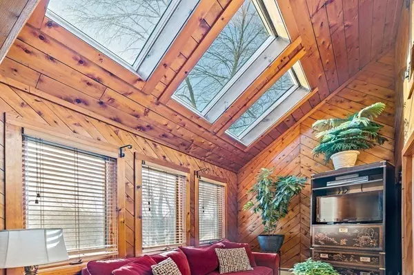 Agawam, MA 01001,1012 River Rd