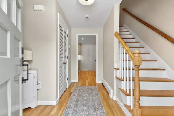 Southborough, MA 01772,7 Maplecrest Dr