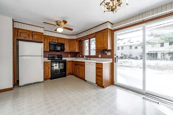 Agawam, MA 01001,2 Mansion Woods Dr #G