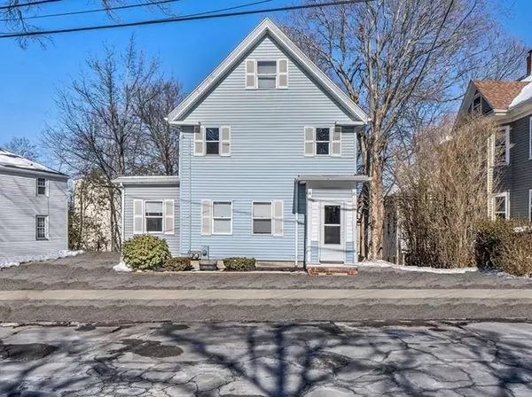 14 Moore St, Quincy, MA 02169
