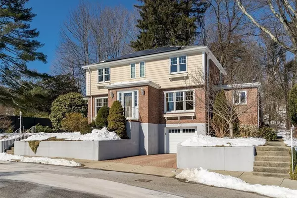 33 Pond Cir, Boston, MA 02130