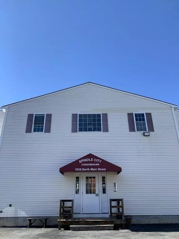 Fall River, MA 02720,1556 N Main St #7