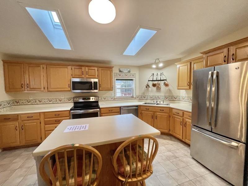 2 Campbell Dr, Plymouth, MA 02360