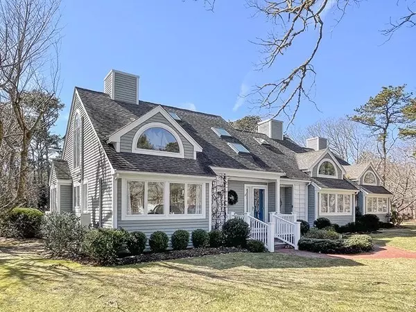 3 Meetinghouse Village Way #3, Edgartown, MA 02539