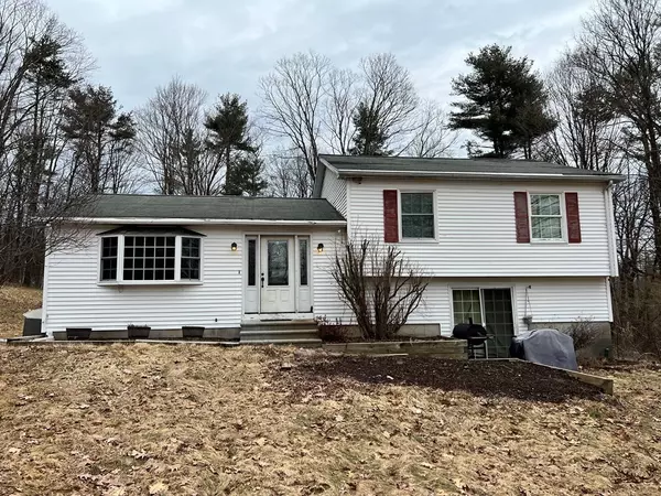 4 Lake George Rd, Wales, MA 01081