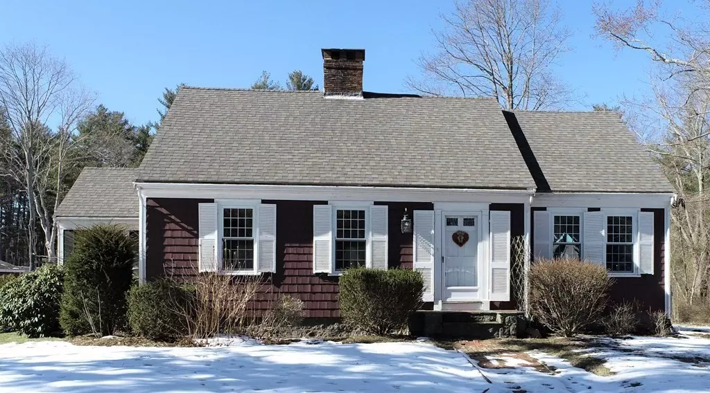 213 E Washington St, Hanson, MA 02341