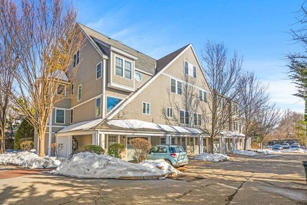 400 Cross St #402, Winchester, MA 01890