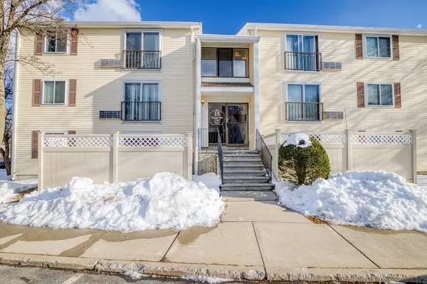 15 Village Hill Ln #9, Natick, MA 01760