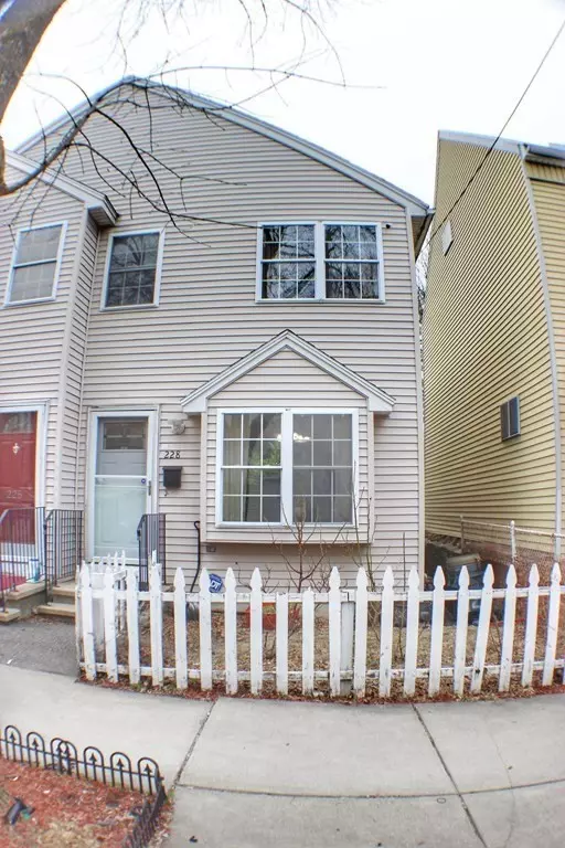 228 Everett St #228, Boston, MA 02128
