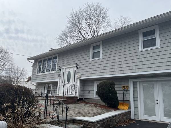 59 Grantview Ter, Brockton, MA 02301