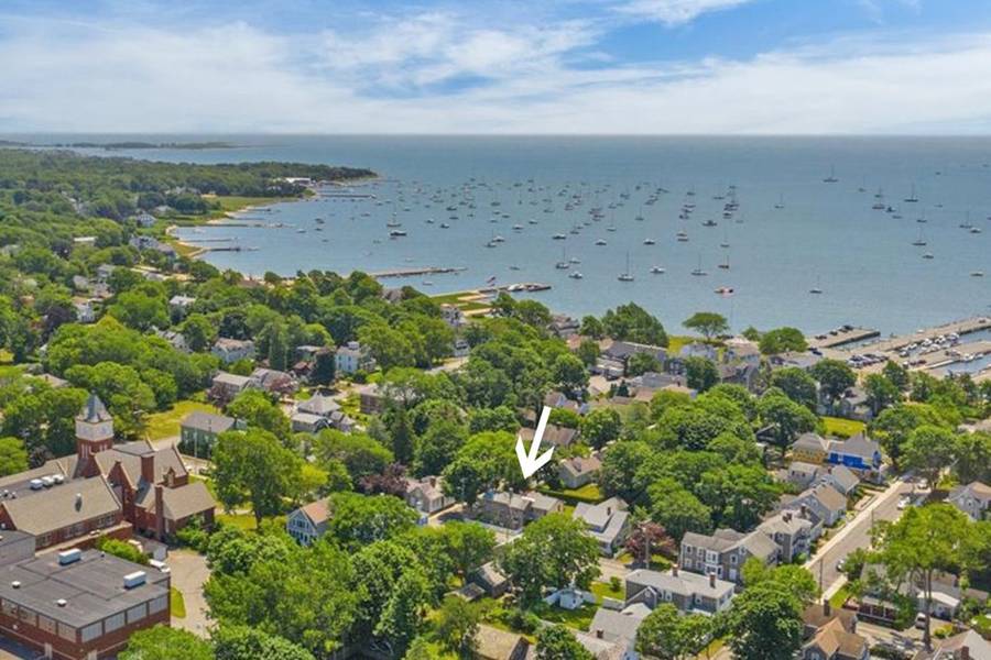 15 Cannon St, Mattapoisett, MA 02739