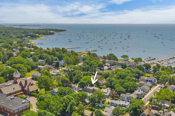 15 Cannon St, Mattapoisett, MA 02739