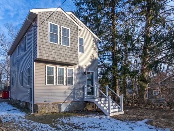 17 Rock St, Westport, MA 02790