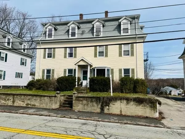 61 School St, Lincoln, RI 02802