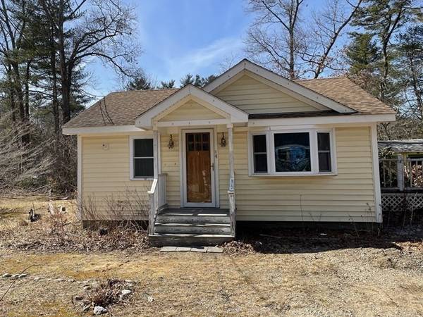 4 Maple Dr, Carver, MA 02330