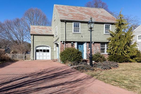 17 Robert Road,  Marblehead,  MA 01945