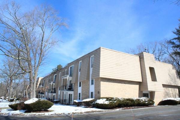 15 Shadowbrook Ln #28, Milford, MA 01757