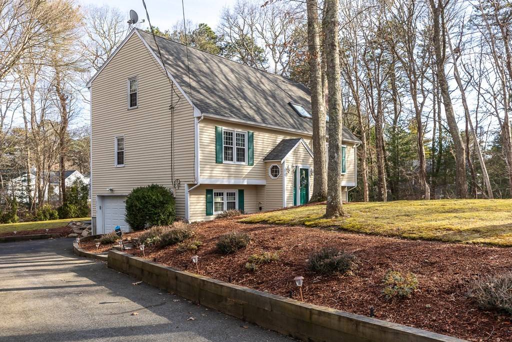 51 Heather Ln, Falmouth, MA 02556