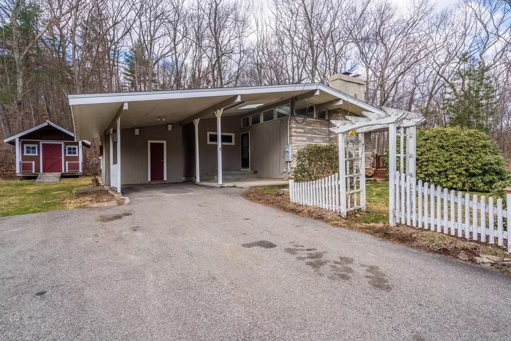 Southborough, MA 01772,4 Spring Meadow Dr