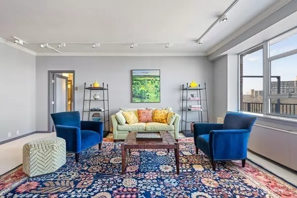 Newton, MA 02467,280 Boylston #PH08