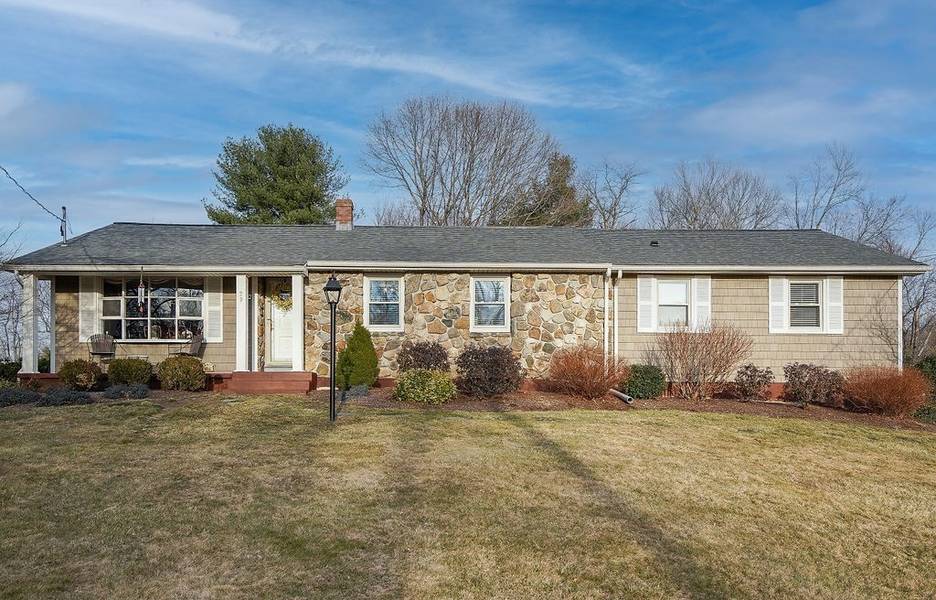 29 Brynmawr Dr, East Longmeadow, MA 01028