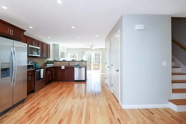 Agawam, MA 01001,4B Maple View Ln #B