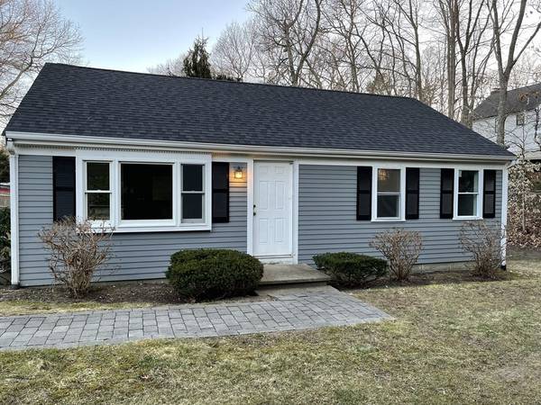 112 Algonquin Ave, Mashpee, MA 02649