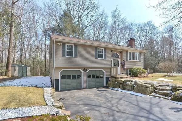 3 Stone Ridge Dr, Leicester, MA 01524