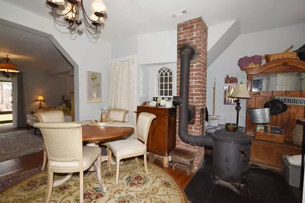 Plympton, MA 02367,158 Center St