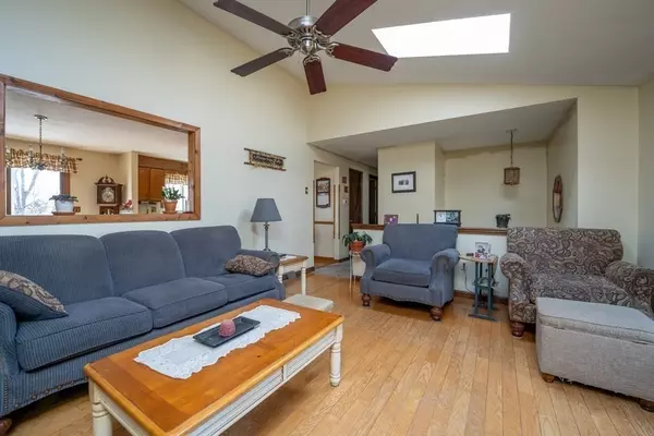 Agawam, MA 01001,45 Hampden Ln