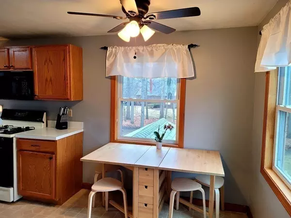 Greenfield, MA 01301,81 Laurel St