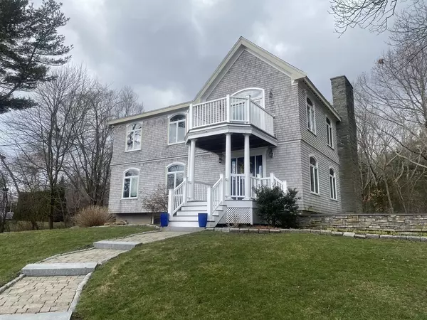 8 Links Rd,  Gloucester,  MA 01930