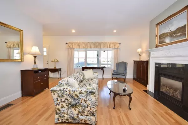 Rochester, MA 02770,11 Hathaway Pond Circle #11