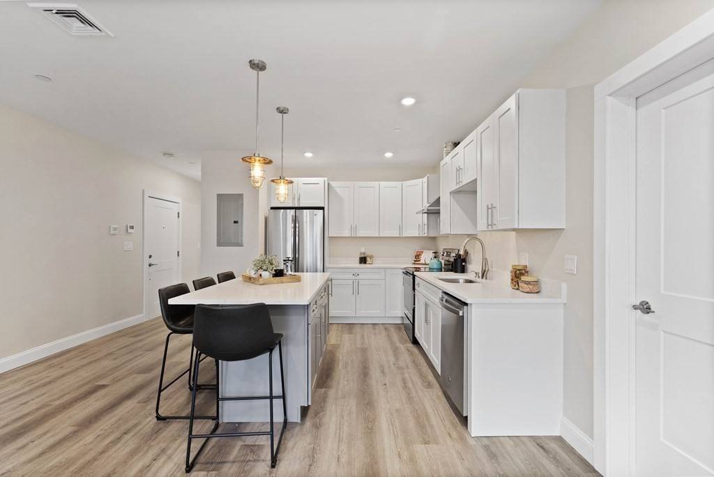 Quincy, MA 02170,365 Newport Ave #303