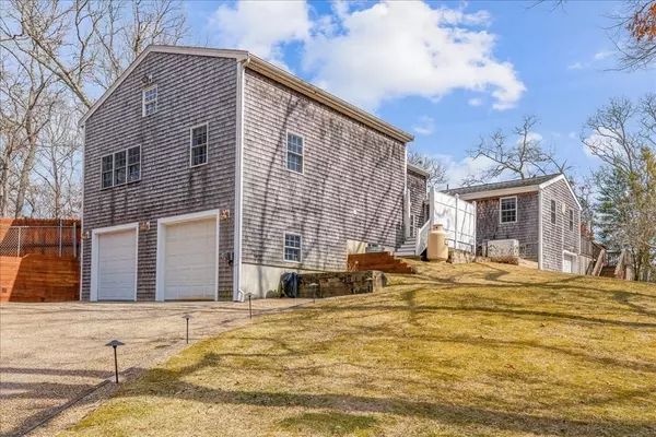 2 Ames Island Rd, Wareham, MA 02571